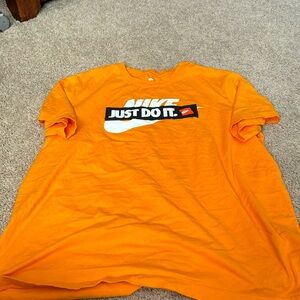 Men’s Nike tee shirt